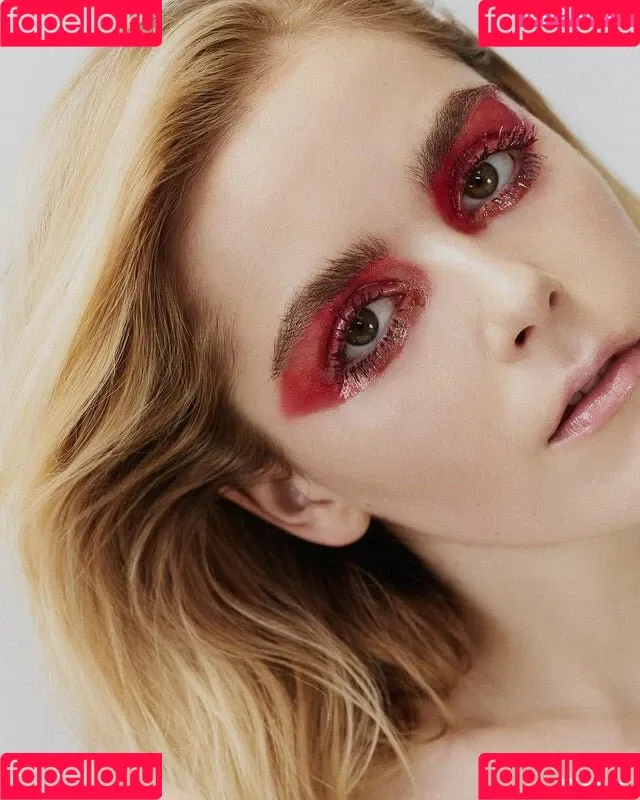 AdventuresSabrina / Kiernan Shipka / kiernanshipka Onlyfans Photo Gallery 