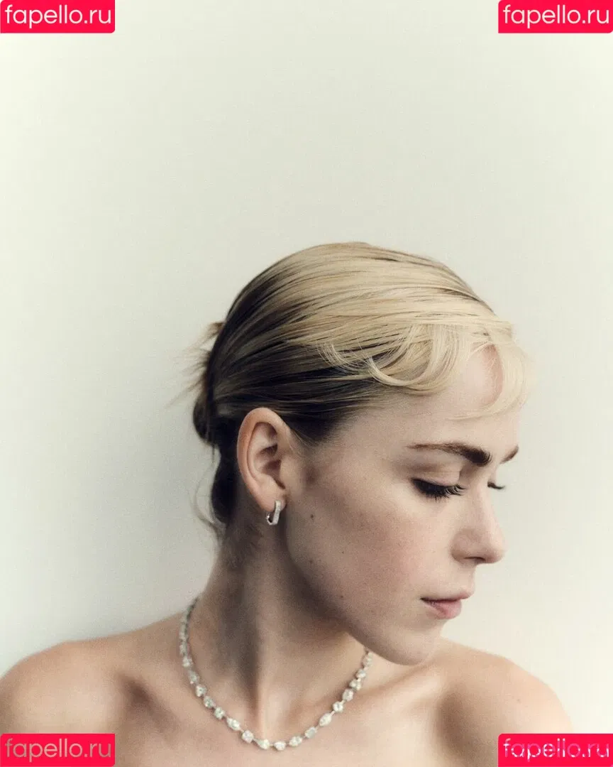 AdventuresSabrina / Kiernan Shipka / kiernanshipka Onlyfans Photo Gallery 