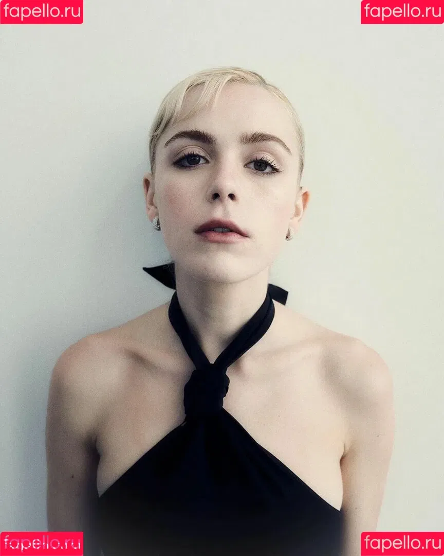 AdventuresSabrina / Kiernan Shipka / kiernanshipka Onlyfans Photo Gallery 