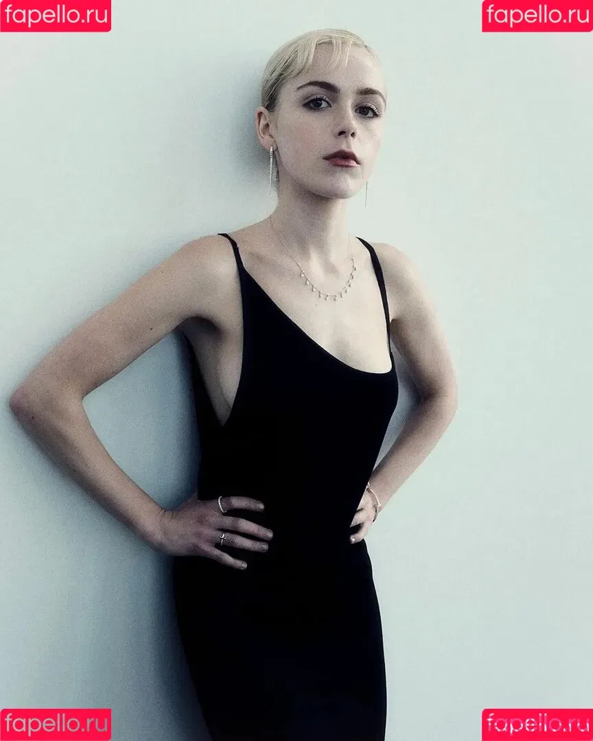 AdventuresSabrina / Kiernan Shipka / kiernanshipka Onlyfans Photo Gallery 