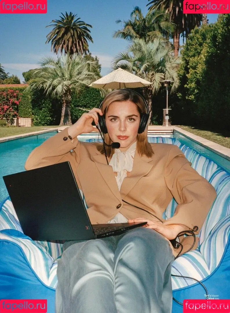 AdventuresSabrina / Kiernan Shipka / kiernanshipka Onlyfans Photo Gallery 