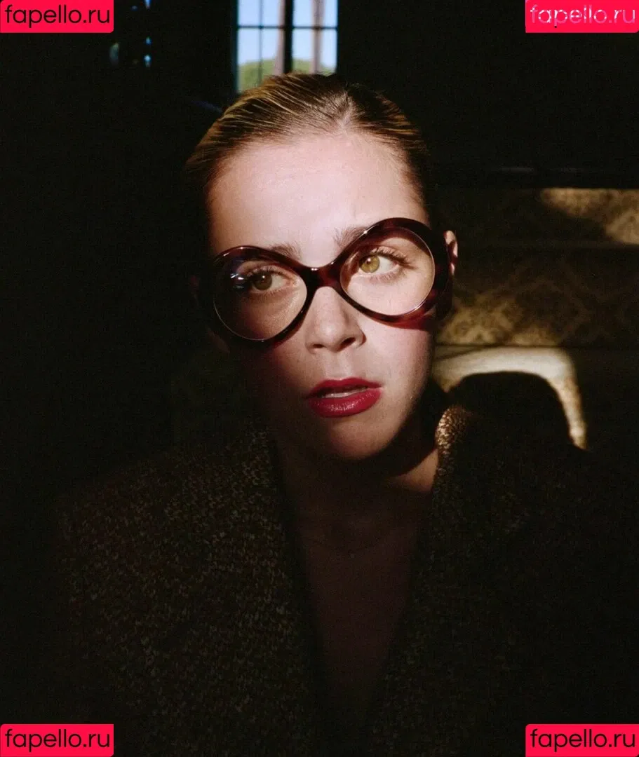 AdventuresSabrina / Kiernan Shipka / kiernanshipka Onlyfans Photo Gallery 