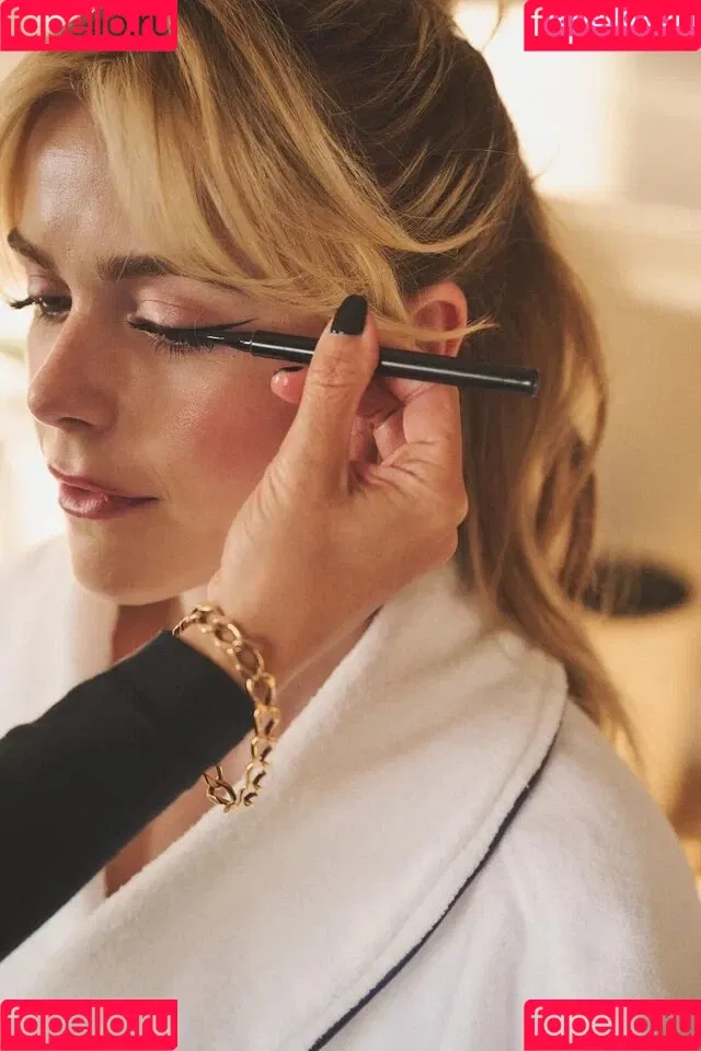 AdventuresSabrina / Kiernan Shipka / kiernanshipka Onlyfans Photo Gallery 