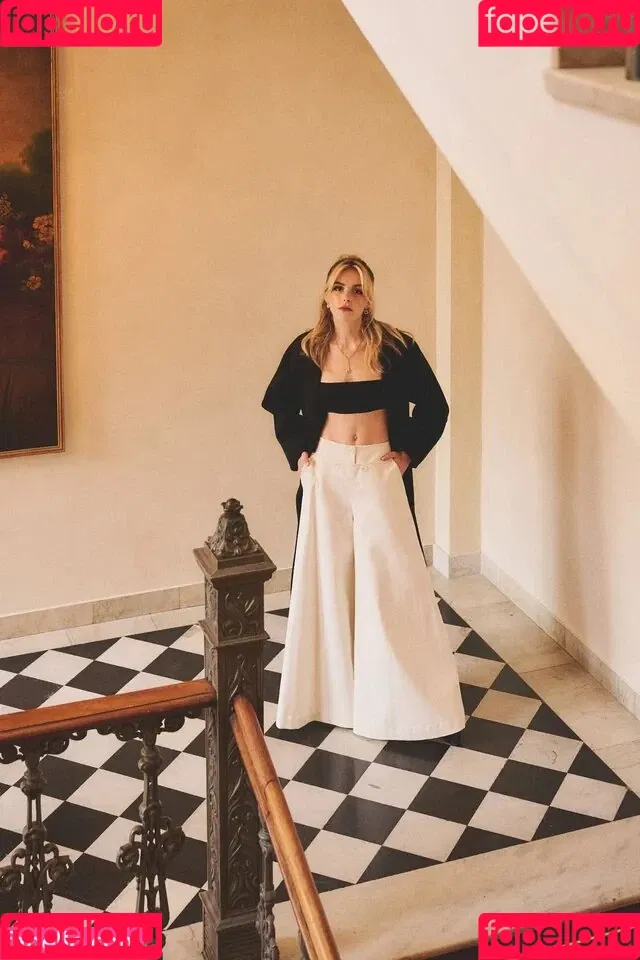 AdventuresSabrina / Kiernan Shipka / kiernanshipka Onlyfans Photo Gallery 