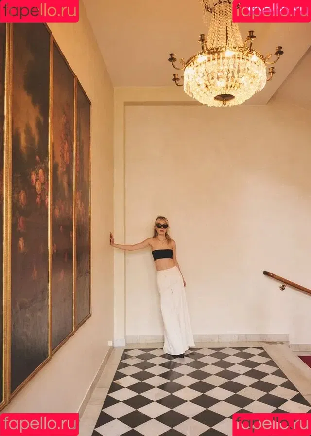 AdventuresSabrina / Kiernan Shipka / kiernanshipka Onlyfans Photo Gallery 