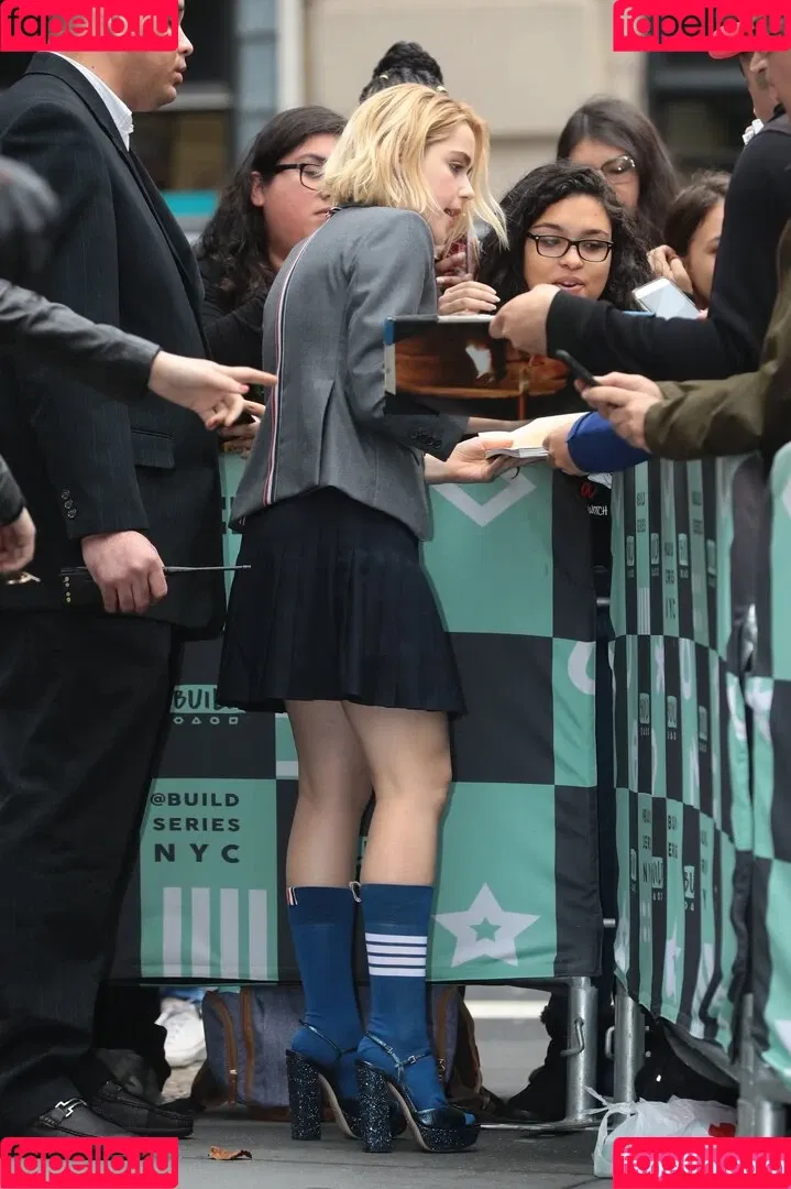 AdventuresSabrina / Kiernan Shipka / kiernanshipka Onlyfans Photo Gallery 