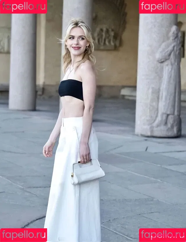AdventuresSabrina / Kiernan Shipka / kiernanshipka Onlyfans Photo Gallery 