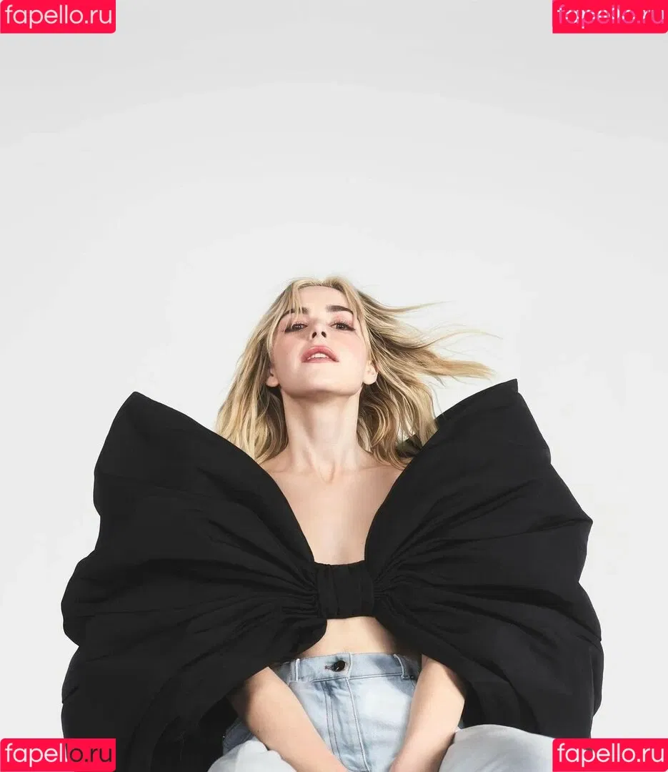 AdventuresSabrina / Kiernan Shipka / kiernanshipka Onlyfans Photo Gallery 