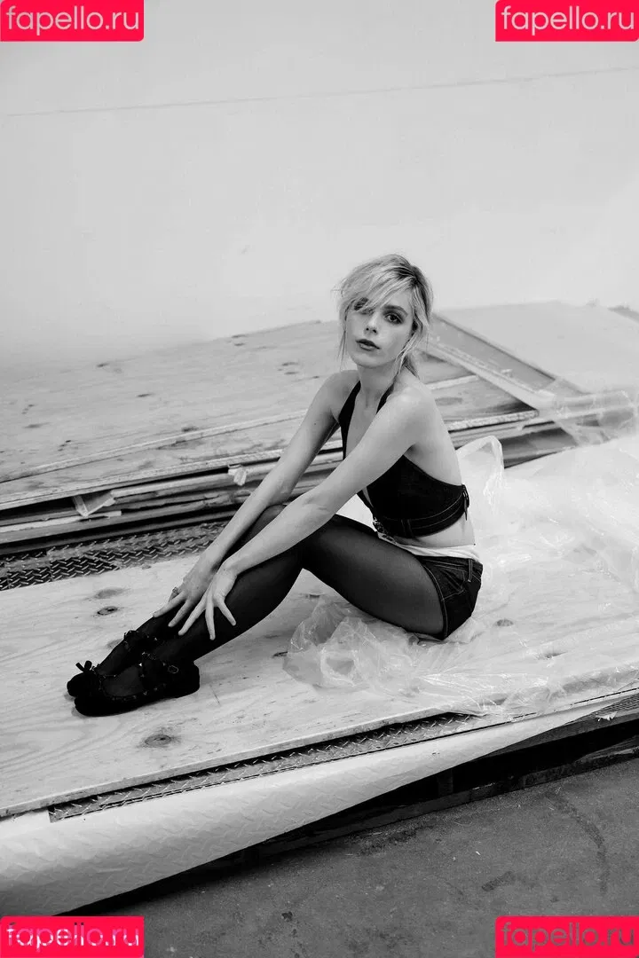 AdventuresSabrina / Kiernan Shipka / kiernanshipka Onlyfans Photo Gallery 