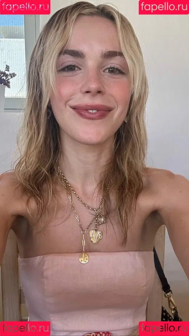 AdventuresSabrina / Kiernan Shipka / kiernanshipka Onlyfans Photo Gallery 