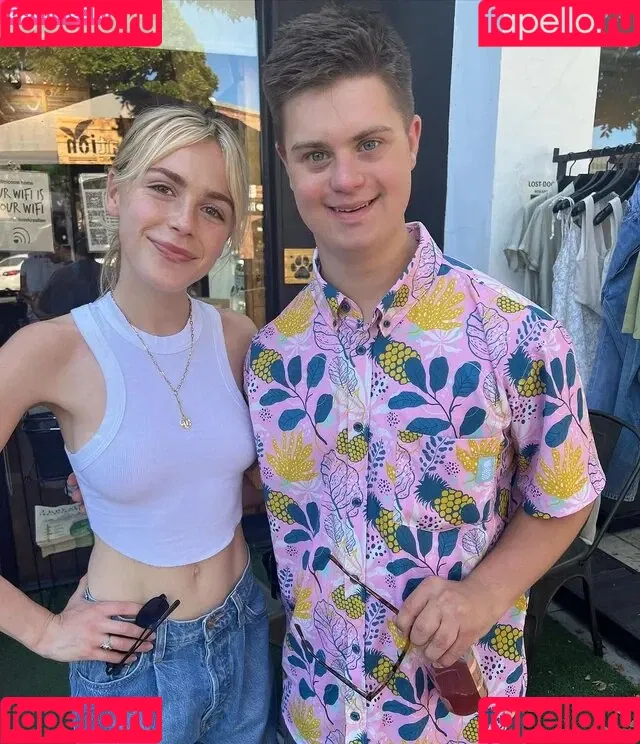 AdventuresSabrina / Kiernan Shipka / kiernanshipka Onlyfans Photo Gallery 