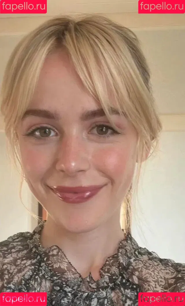 AdventuresSabrina / Kiernan Shipka / kiernanshipka Onlyfans Photo Gallery 