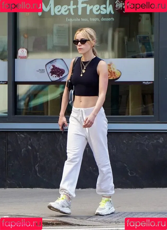 AdventuresSabrina / Kiernan Shipka / kiernanshipka Onlyfans Photo Gallery 