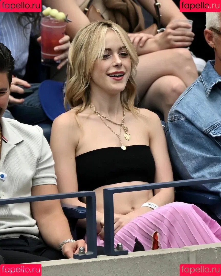 AdventuresSabrina / Kiernan Shipka / kiernanshipka Onlyfans Photo Gallery 