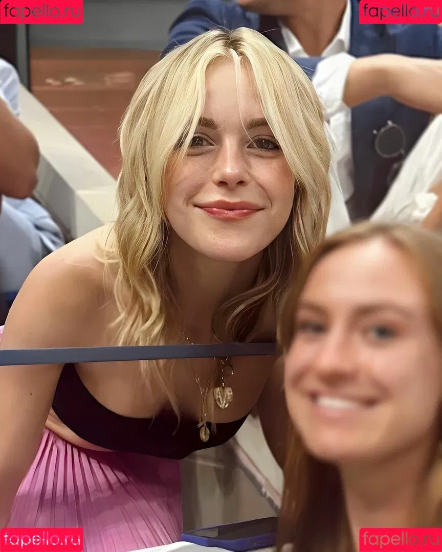 AdventuresSabrina / Kiernan Shipka / kiernanshipka Onlyfans Photo Gallery 