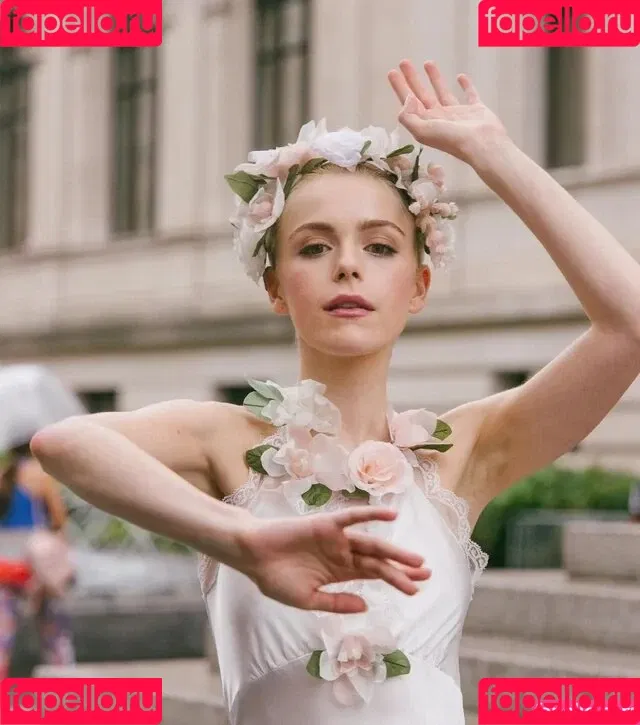 AdventuresSabrina / Kiernan Shipka / kiernanshipka Onlyfans Photo Gallery 
