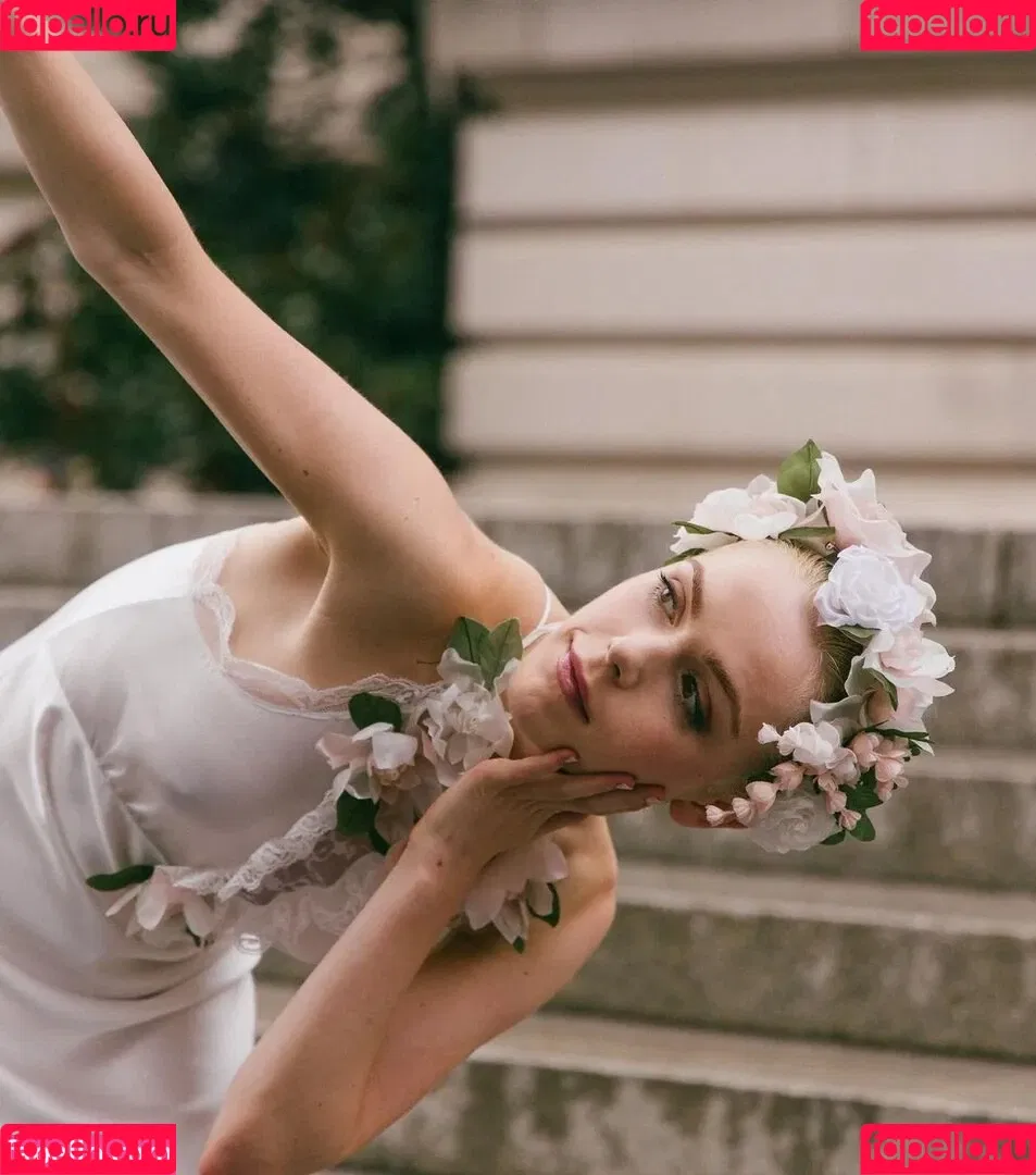AdventuresSabrina / Kiernan Shipka / kiernanshipka Onlyfans Photo Gallery 