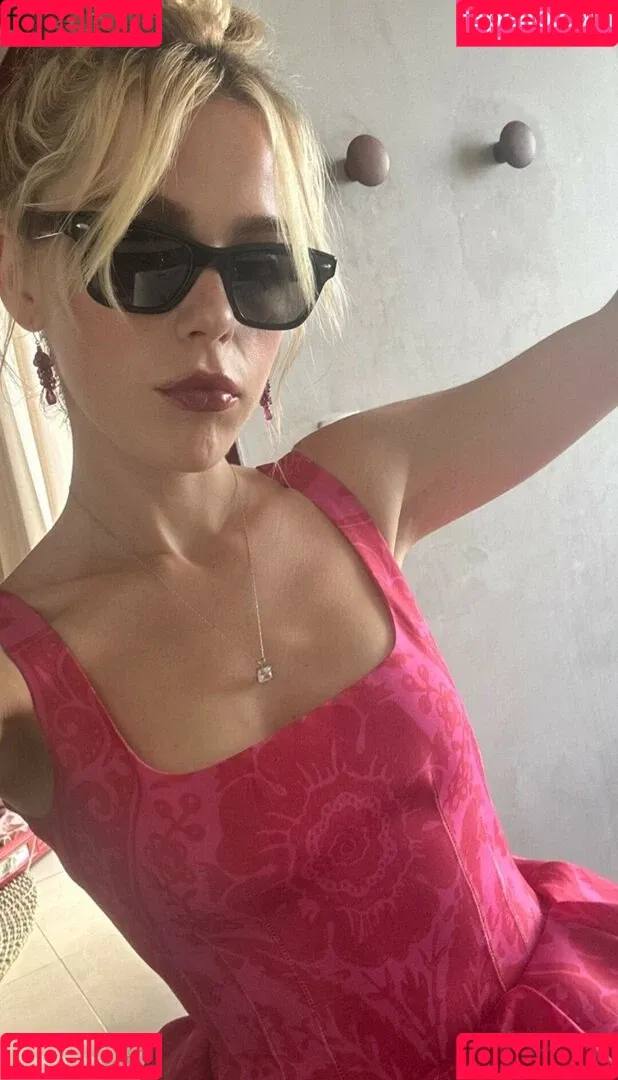 AdventuresSabrina / Kiernan Shipka / kiernanshipka Onlyfans Photo Gallery 