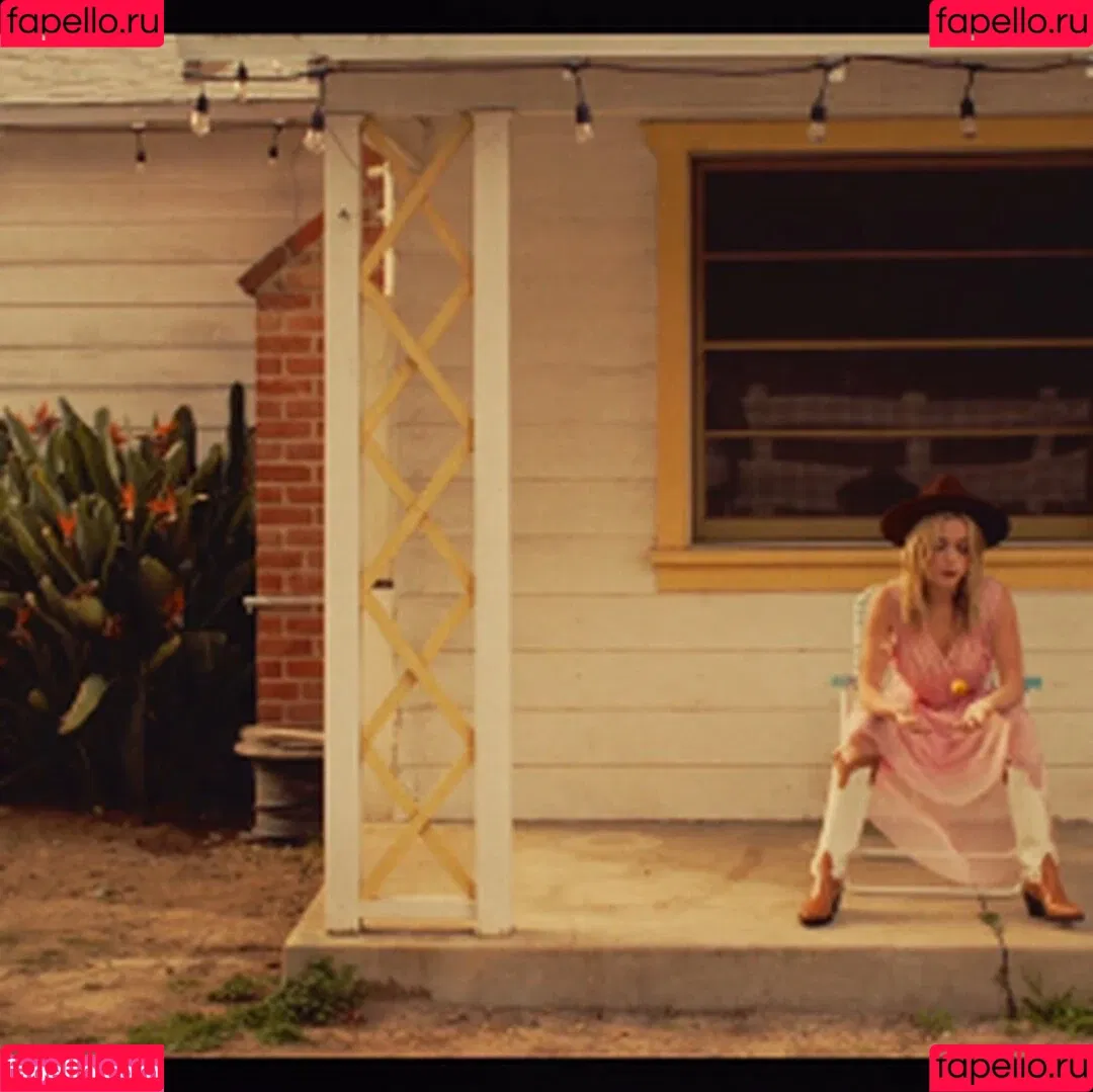 AdventuresSabrina / Kiernan Shipka / kiernanshipka Onlyfans Photo Gallery 