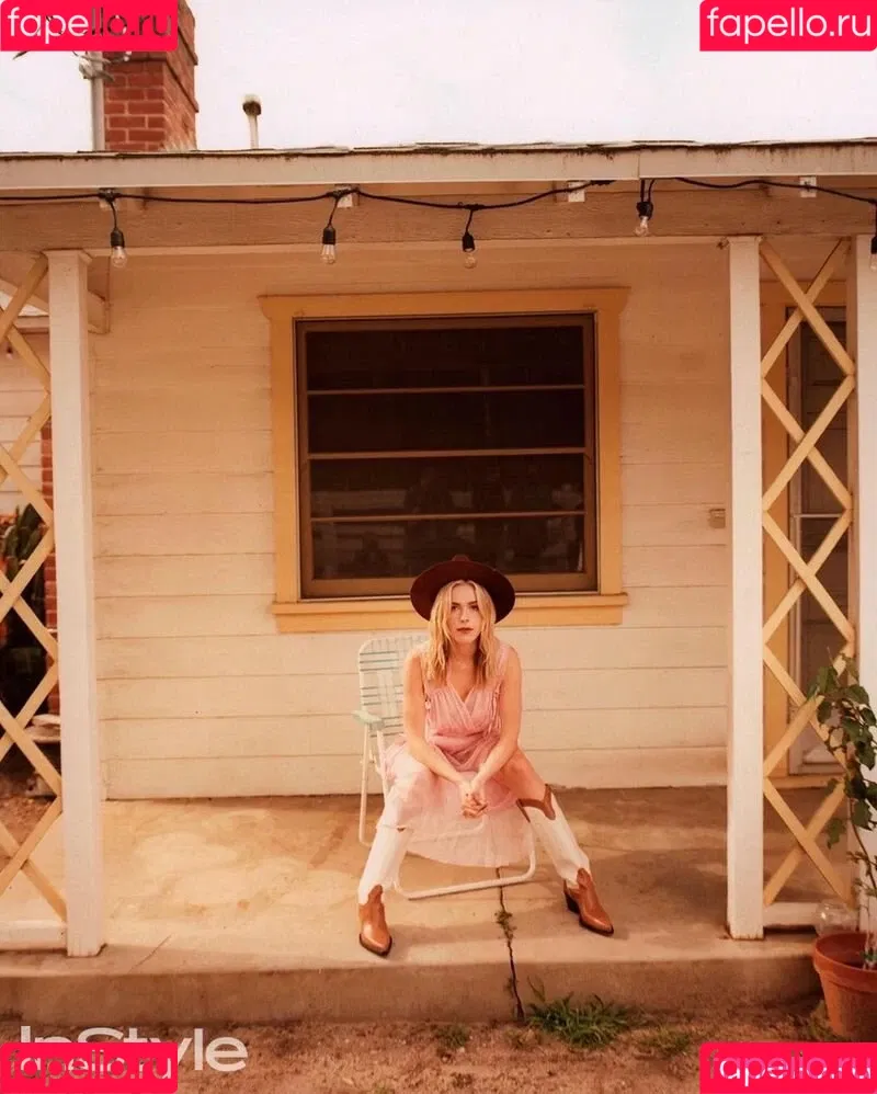 AdventuresSabrina / Kiernan Shipka / kiernanshipka Onlyfans Photo Gallery 