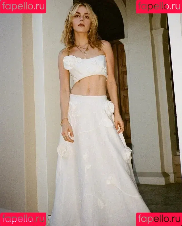 AdventuresSabrina / Kiernan Shipka / kiernanshipka Onlyfans Photo Gallery 