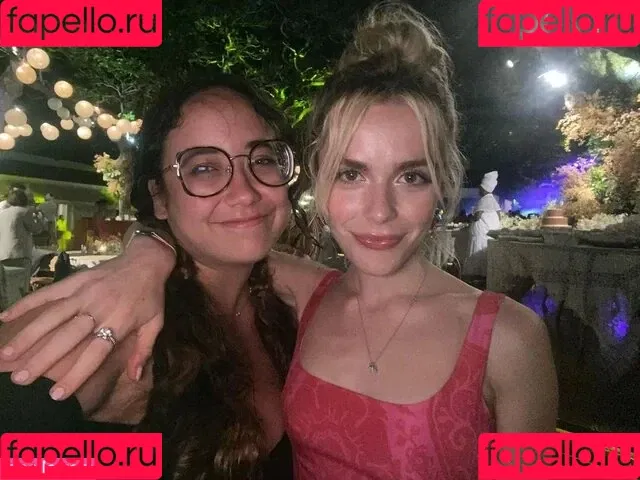 AdventuresSabrina / Kiernan Shipka / kiernanshipka Onlyfans Photo Gallery 
