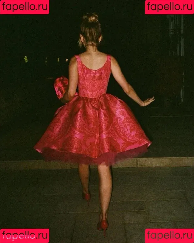 AdventuresSabrina / Kiernan Shipka / kiernanshipka Onlyfans Photo Gallery 