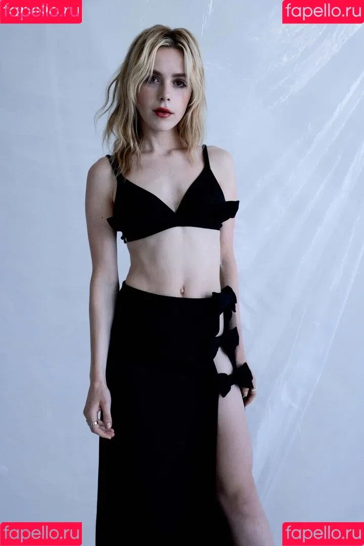 AdventuresSabrina / Kiernan Shipka / kiernanshipka Onlyfans Photo Gallery 