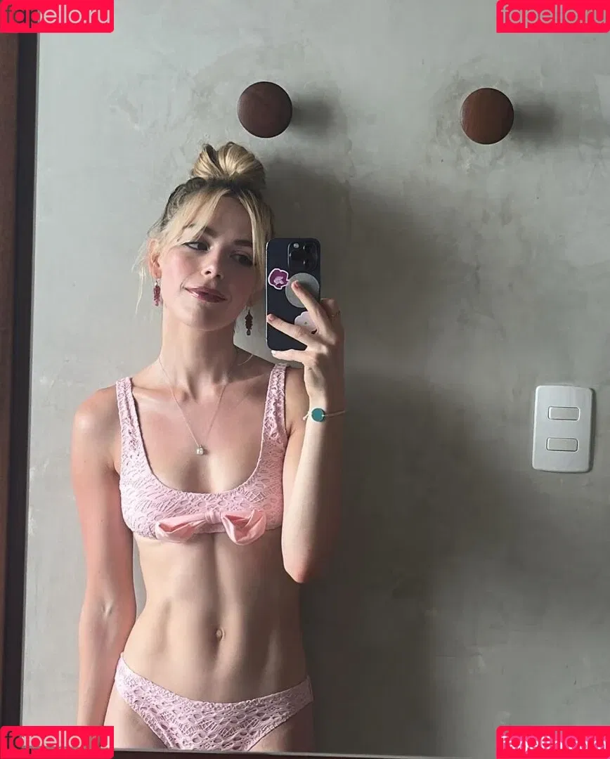 AdventuresSabrina / Kiernan Shipka / kiernanshipka Onlyfans Photo Gallery 