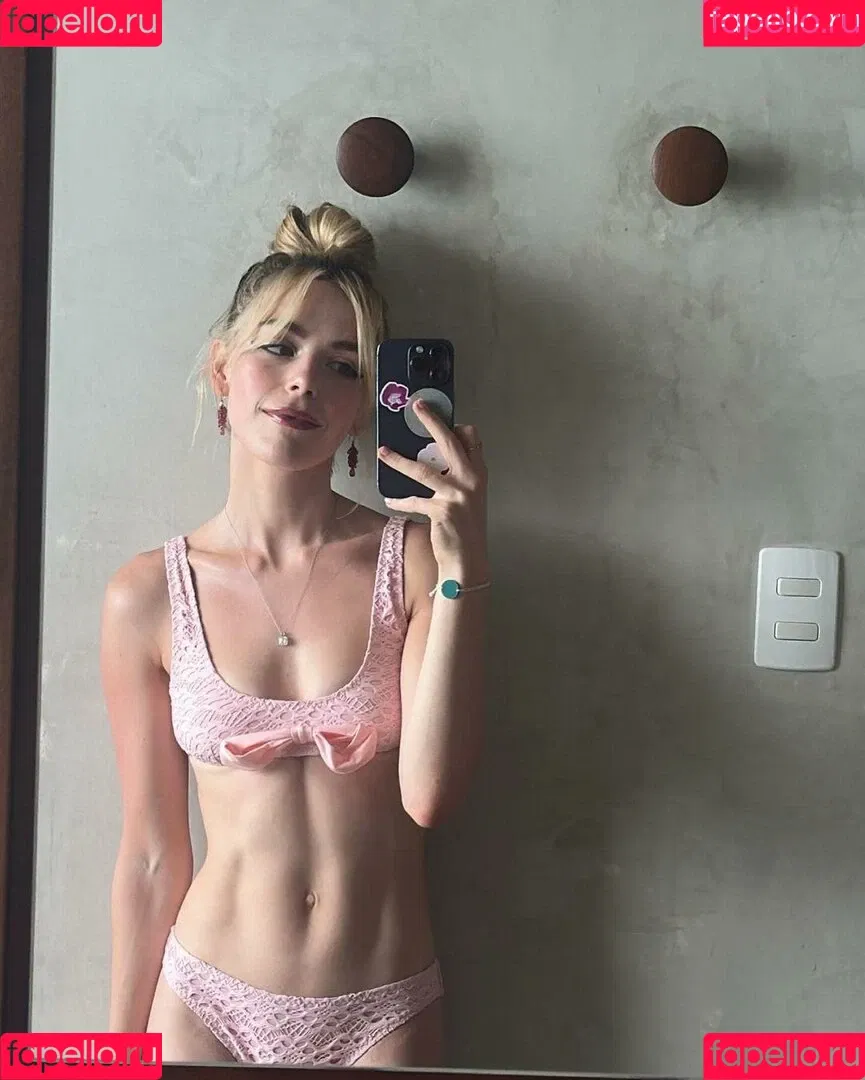 AdventuresSabrina / Kiernan Shipka / kiernanshipka Onlyfans Photo Gallery 