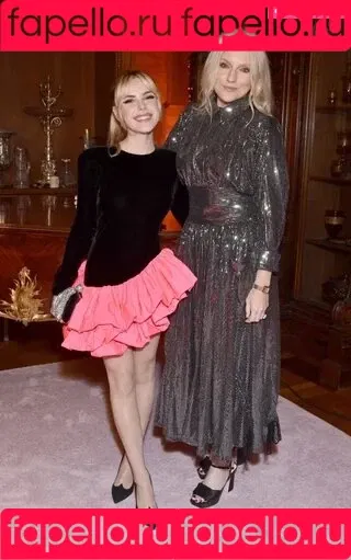 AdventuresSabrina / Kiernan Shipka / kiernanshipka Onlyfans Photo Gallery 