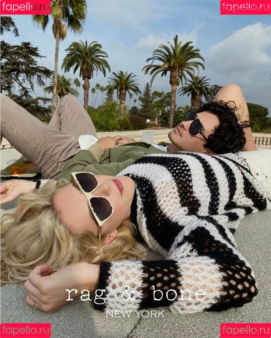 AdventuresSabrina / Kiernan Shipka / kiernanshipka Onlyfans Photo Gallery 