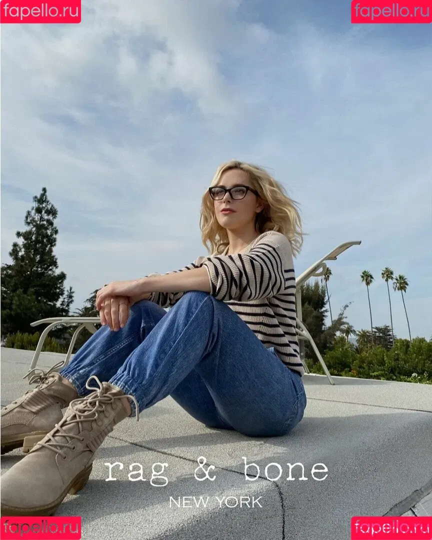 AdventuresSabrina / Kiernan Shipka / kiernanshipka Onlyfans Photo Gallery 