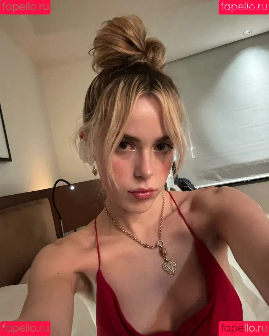 AdventuresSabrina / Kiernan Shipka / kiernanshipka Onlyfans Photo Gallery 