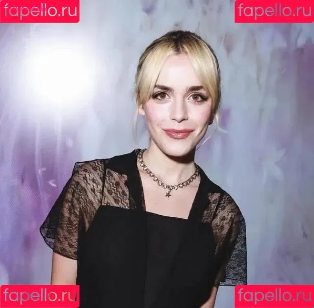 AdventuresSabrina / Kiernan Shipka / kiernanshipka Onlyfans Photo Gallery 