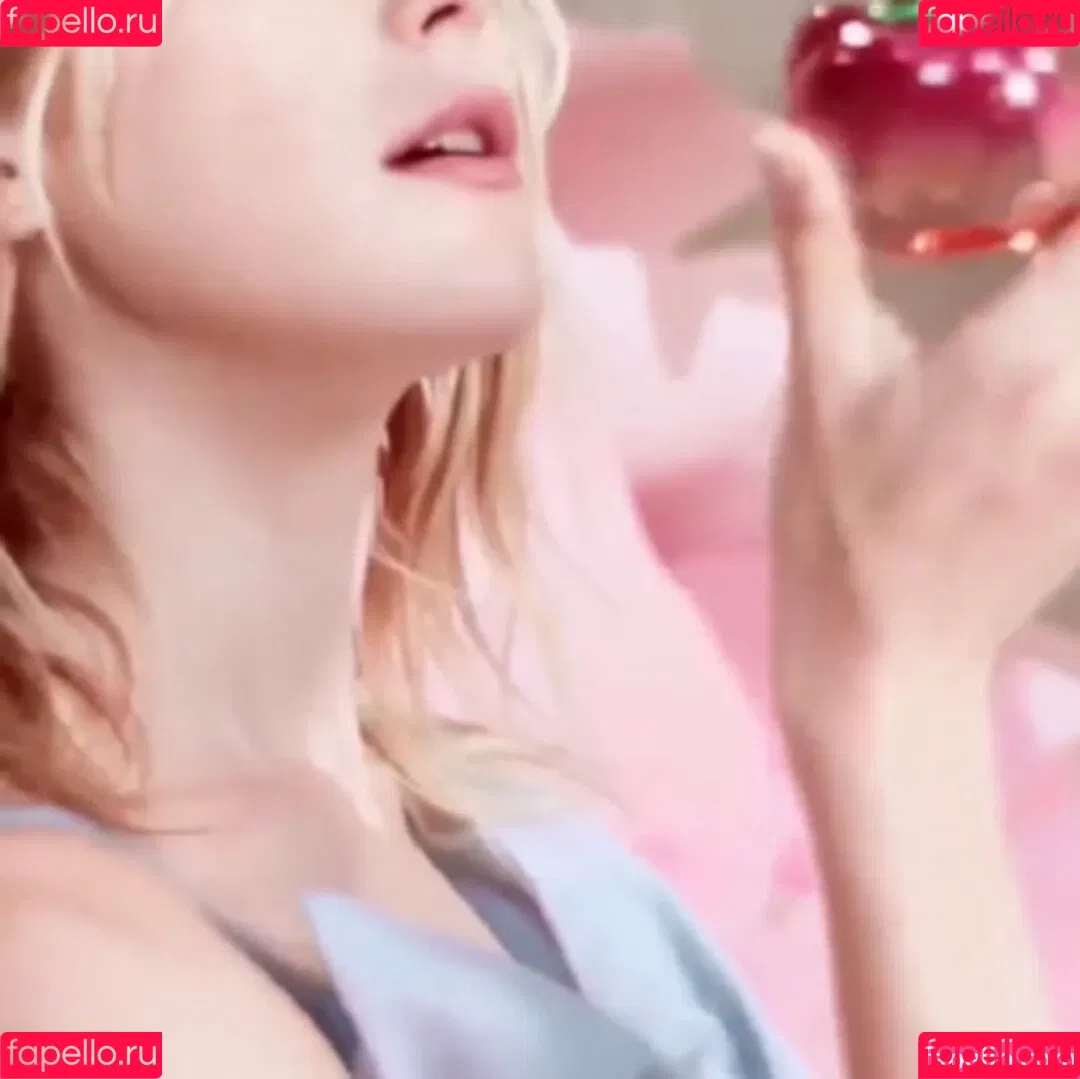 AdventuresSabrina / Kiernan Shipka / kiernanshipka Onlyfans Photo Gallery 