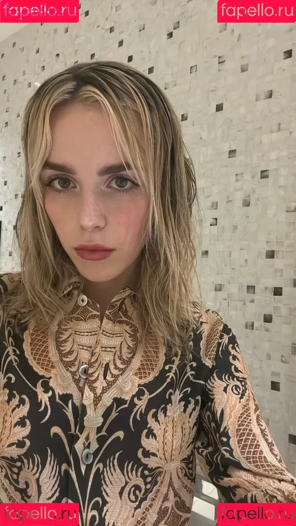 AdventuresSabrina / Kiernan Shipka / kiernanshipka Onlyfans Photo Gallery 