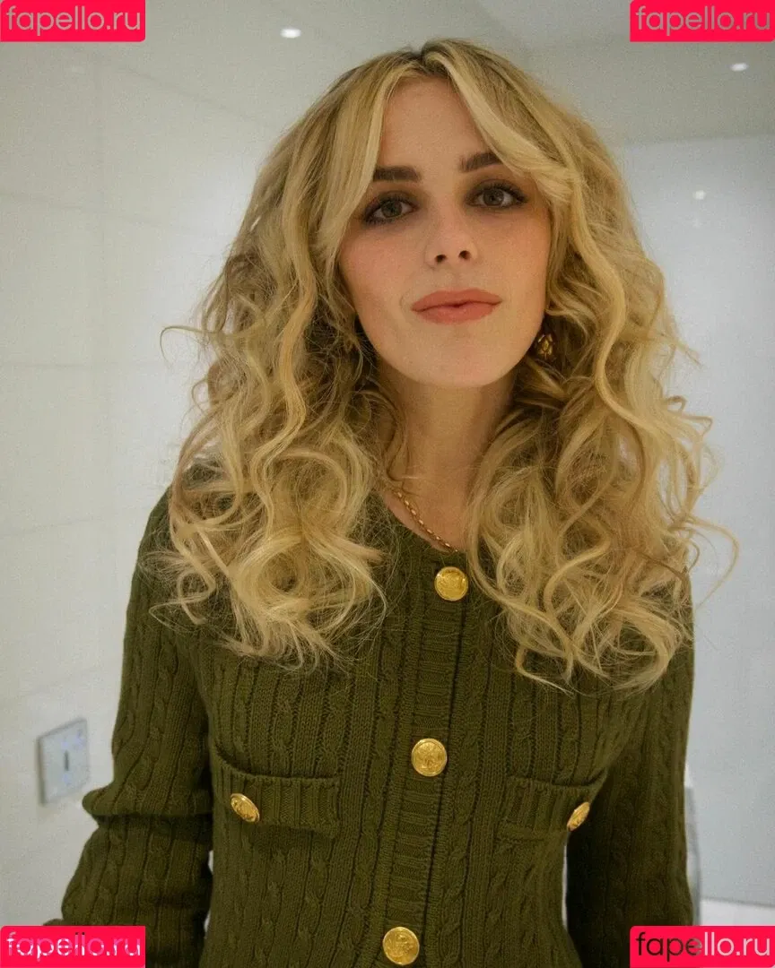 AdventuresSabrina / Kiernan Shipka / kiernanshipka Onlyfans Photo Gallery 