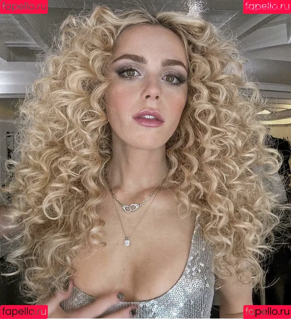 AdventuresSabrina / Kiernan Shipka / kiernanshipka Onlyfans Photo Gallery 