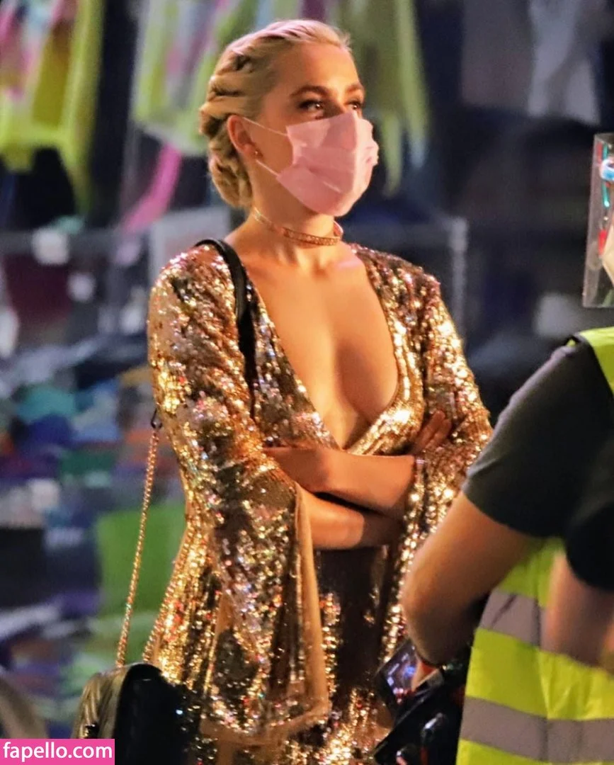 AdventuresSabrina / Kiernan Shipka / kiernanshipka Onlyfans Photo Gallery 