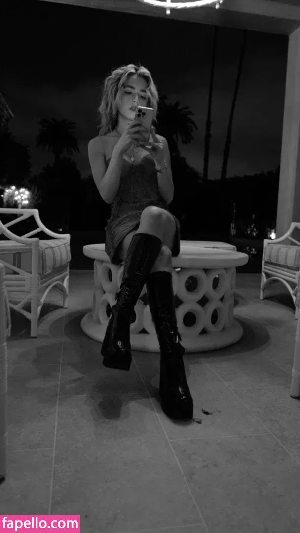 AdventuresSabrina / Kiernan Shipka / kiernanshipka Onlyfans Photo Gallery 