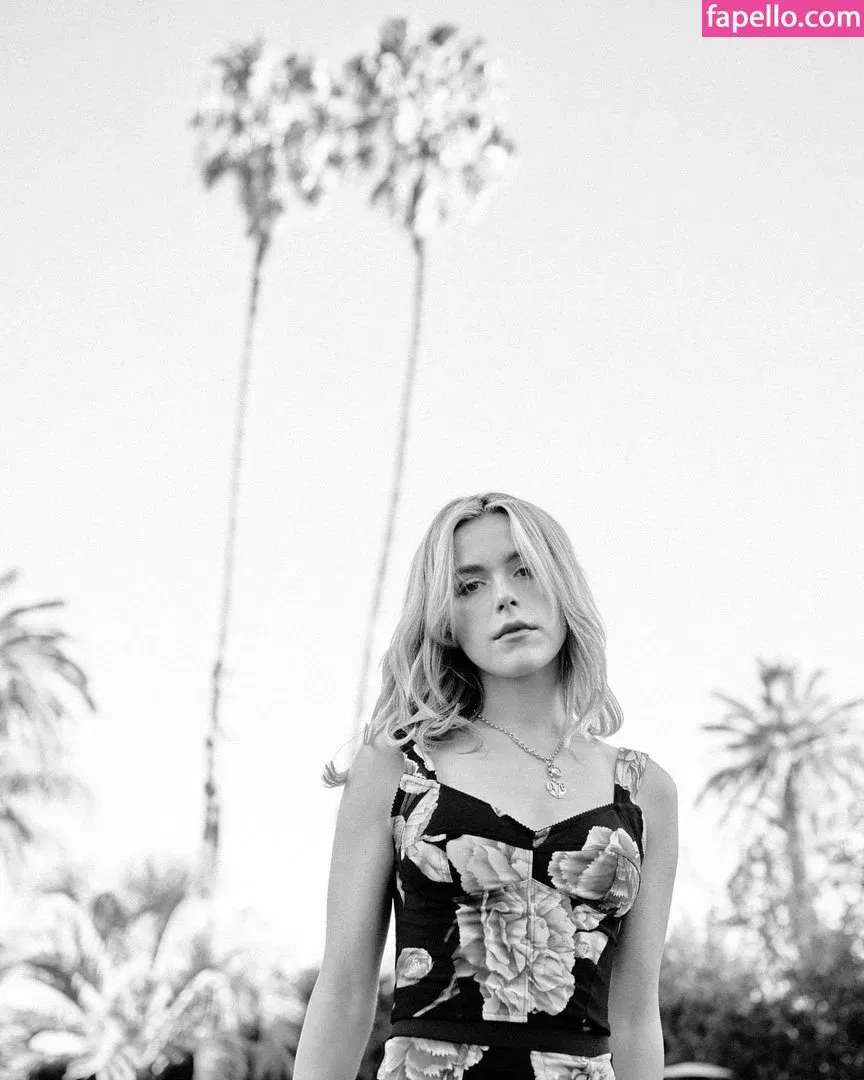 AdventuresSabrina / Kiernan Shipka / kiernanshipka Onlyfans Photo Gallery 