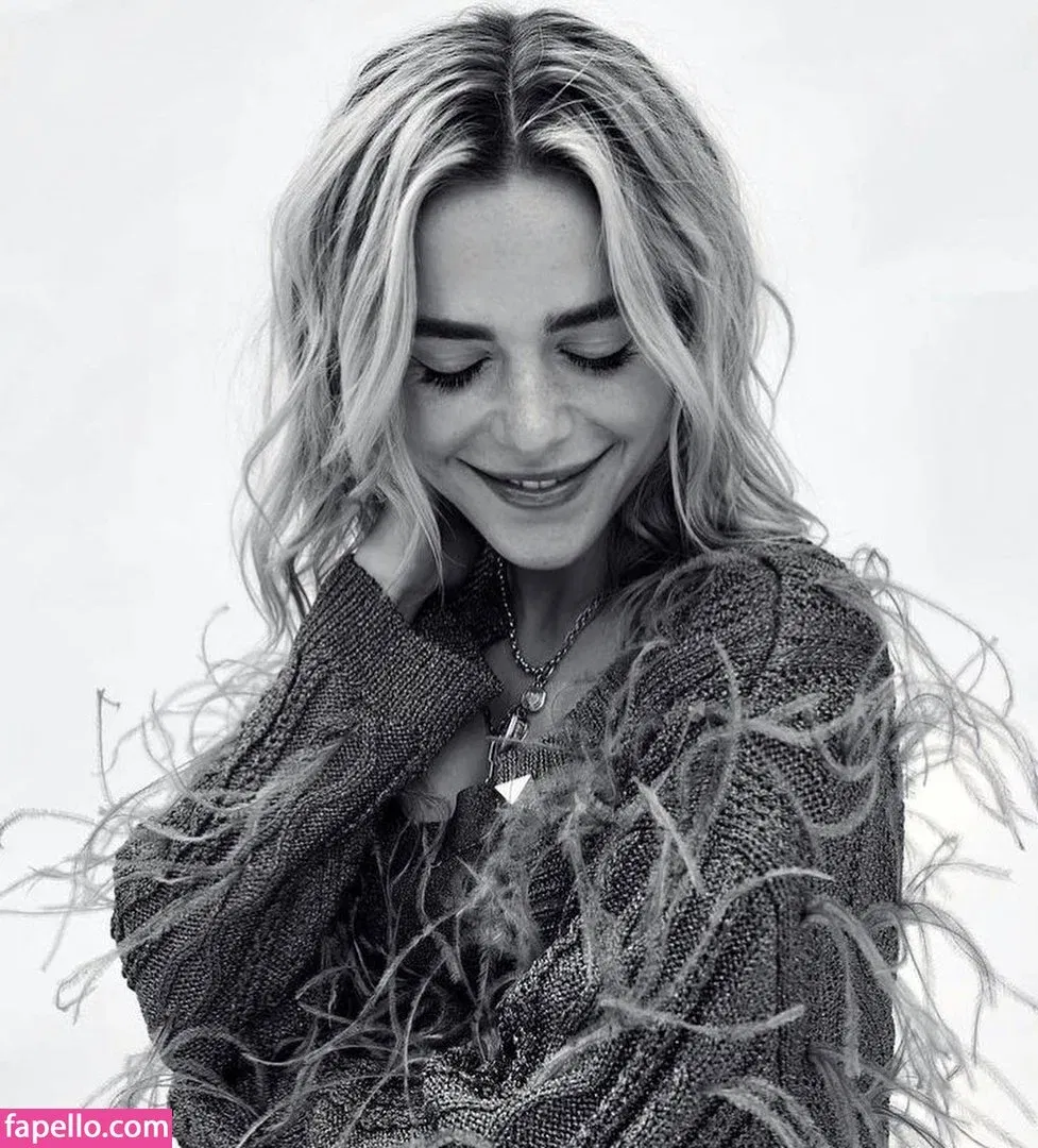 AdventuresSabrina / Kiernan Shipka / kiernanshipka Onlyfans Photo Gallery 