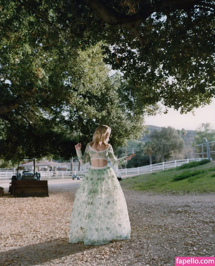 AdventuresSabrina / Kiernan Shipka / kiernanshipka Onlyfans Photo Gallery 