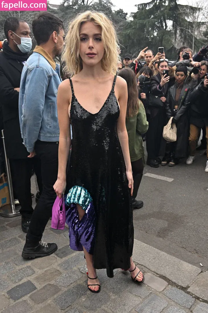 AdventuresSabrina / Kiernan Shipka / kiernanshipka Onlyfans Photo Gallery 