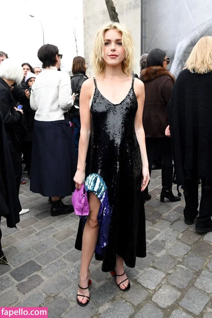 AdventuresSabrina / Kiernan Shipka / kiernanshipka Onlyfans Photo Gallery 