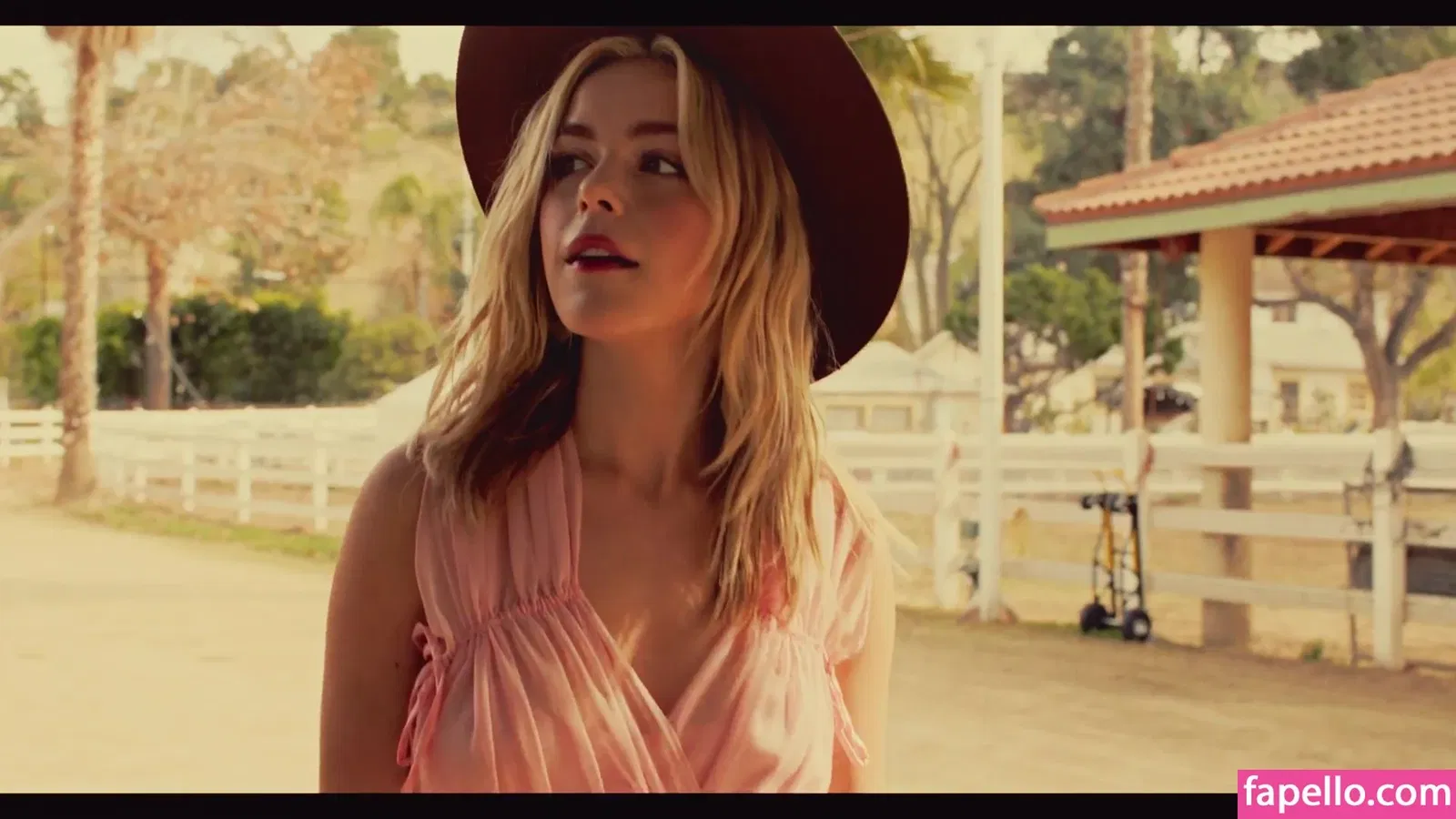 AdventuresSabrina / Kiernan Shipka / kiernanshipka Onlyfans Photo Gallery 