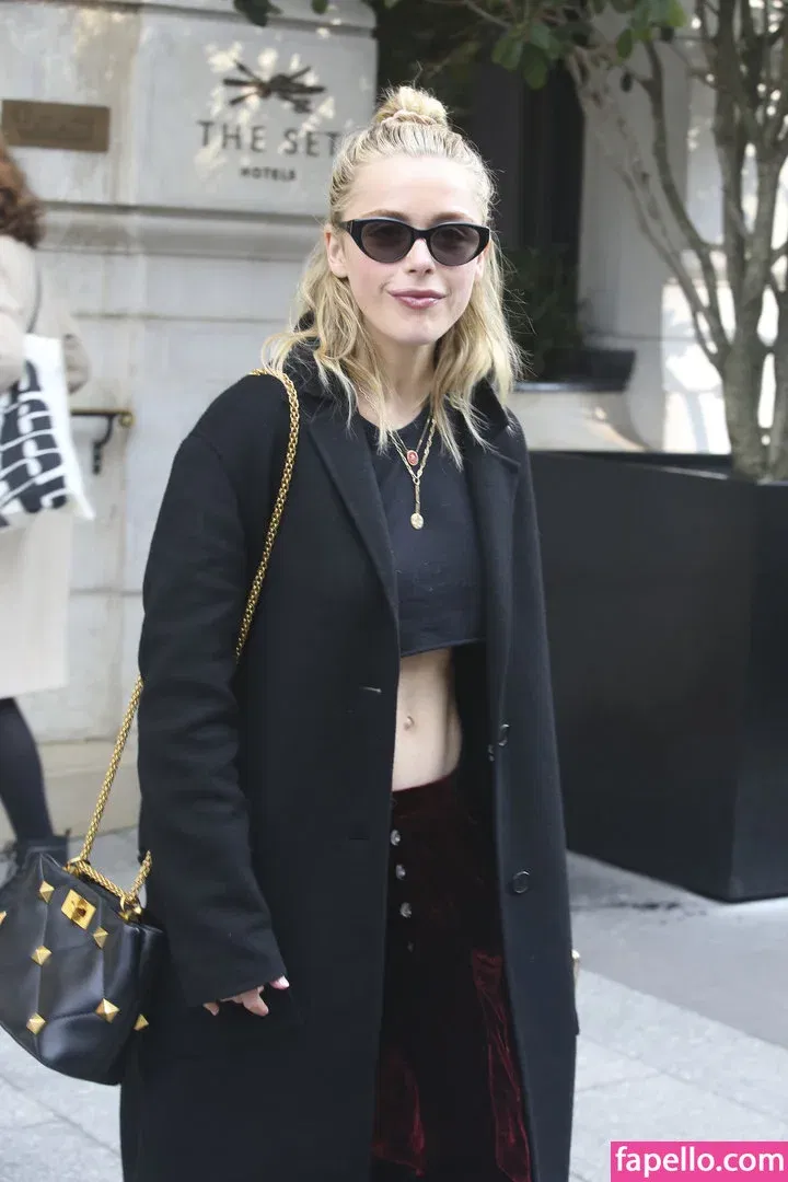 AdventuresSabrina / Kiernan Shipka / kiernanshipka Onlyfans Photo Gallery 