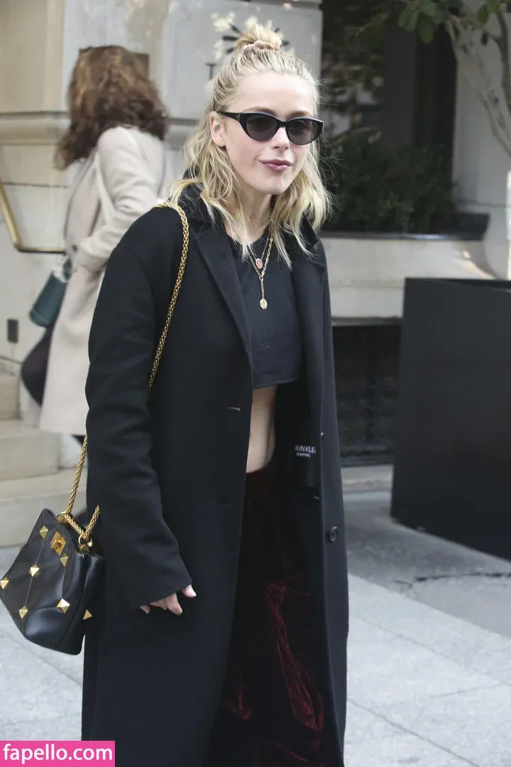 AdventuresSabrina / Kiernan Shipka / kiernanshipka Onlyfans Photo Gallery 