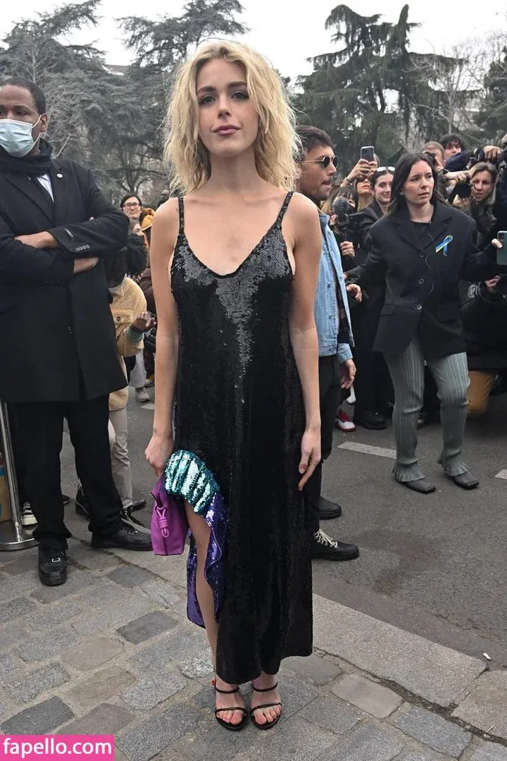 AdventuresSabrina / Kiernan Shipka / kiernanshipka Onlyfans Photo Gallery 